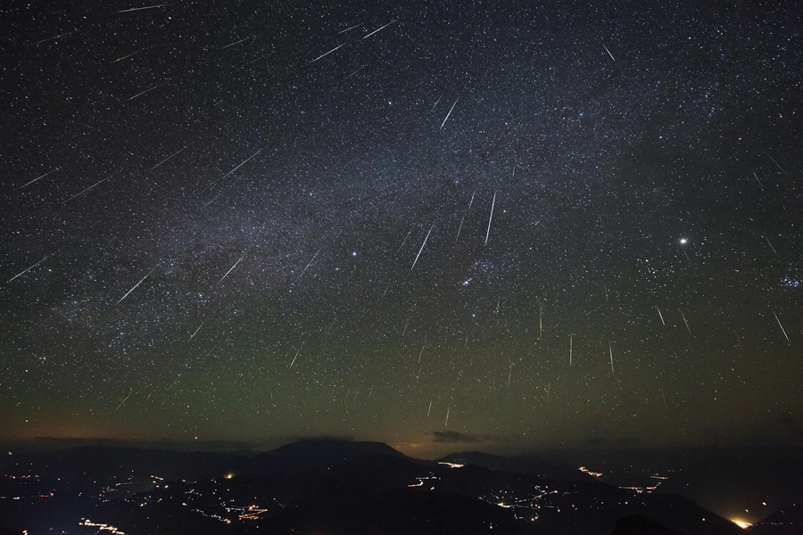 Imagem: meteorito Céu de julho terá Superlua e chuva de meteoros
