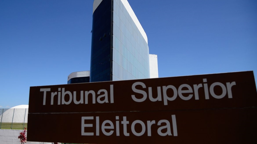 Imagem: tribunal superior eleitoral tse TSE suspende julgamento sobre inelegibilidade de Bolsonaro; sessão será retomada na próxima terça