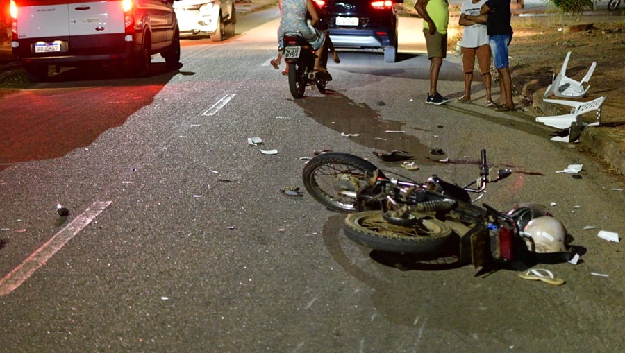 Imagem: acidente 3 Motociclista em alta velocidade e com farol apagado atropela mulher que atravessava a rua