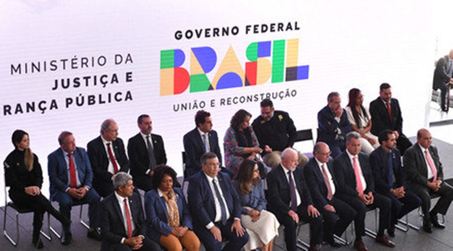 Imagem: desarmamento 'Quem tem que estar bem armado é a polícia', diz Lula durante assinatura do novo decreto de armas