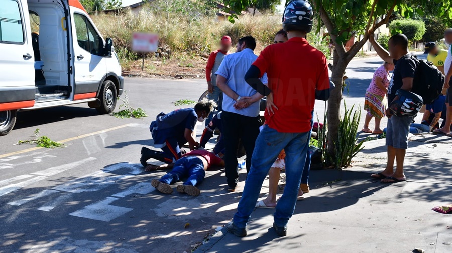 Imagem: homem caido Batida frontal entre motos deixa duas pessoas feridas em Rondonópolis