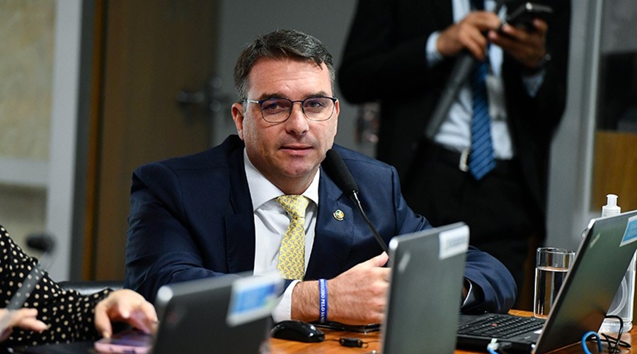 Imagem: FLAVIO BOLSONARO Agente acusado de vazar dados secretos que envolviam Flávio Bolsonaro é demitido