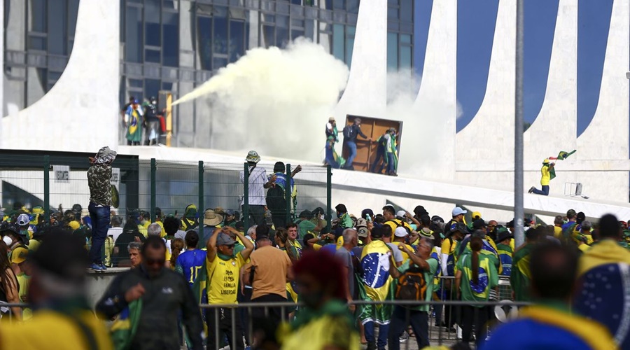 Imagem: ATOS EM BRASILIA Moraes vota para condenar mais oito pessoas por atos do 8 de janeiro