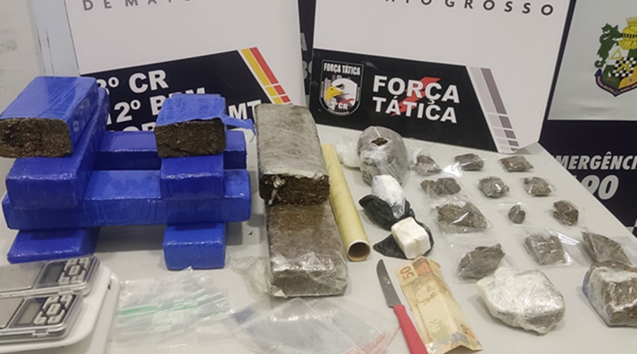 Imagem: pm drogas Força Tática prende rapaz e apreende adolescente com tabletes de maconha