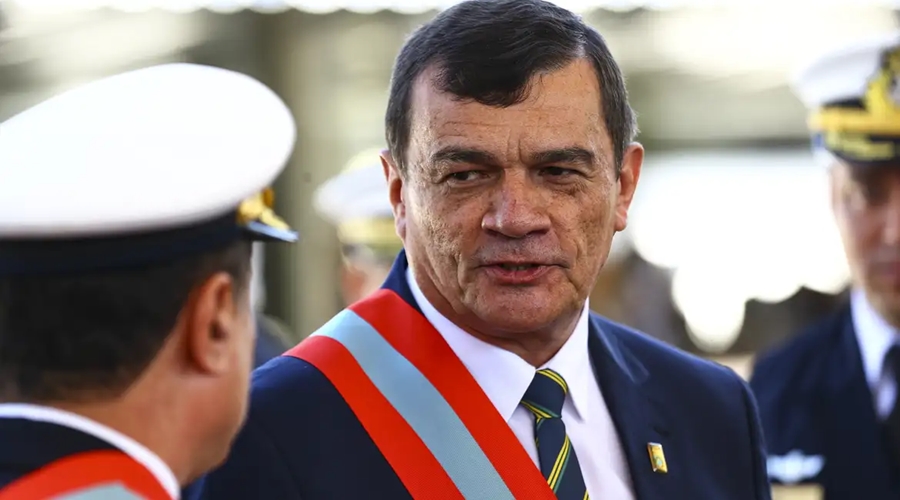 Imagem: ministro da defesa Ministro de Bolsonaro revela reuniões com militares sobre reeleição