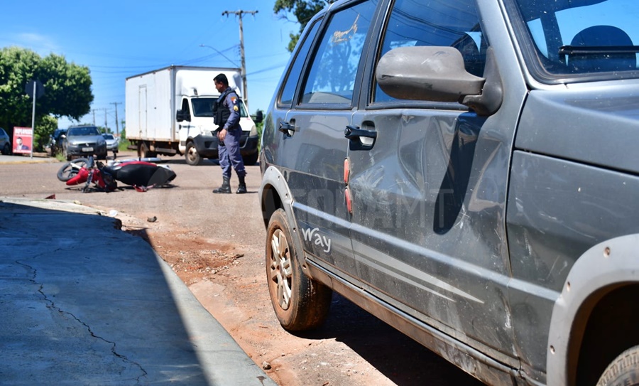 Imagem: carro 1 Motociclista fica ferida em batida com carro na Vila São Pedro